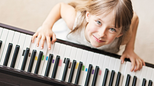 child-playing-piano-2540.jpg